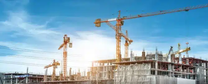 SMEs 18 Large cranes in operation at a construction site | image for the SMEs Industries page.